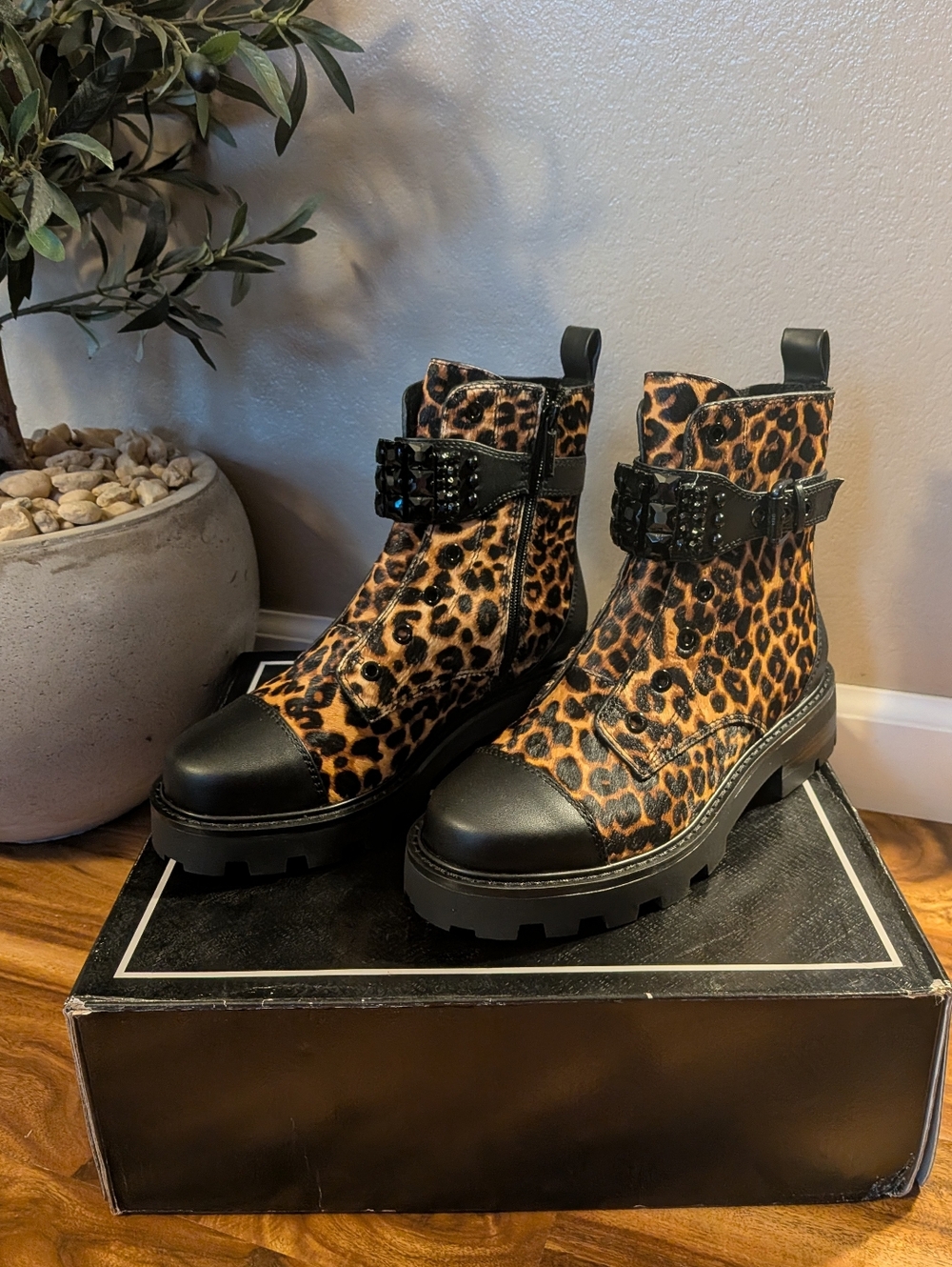NWT! KARL LAGERFELD PARIS Combat Booties Size 7M -Leopard Print Calf Hair